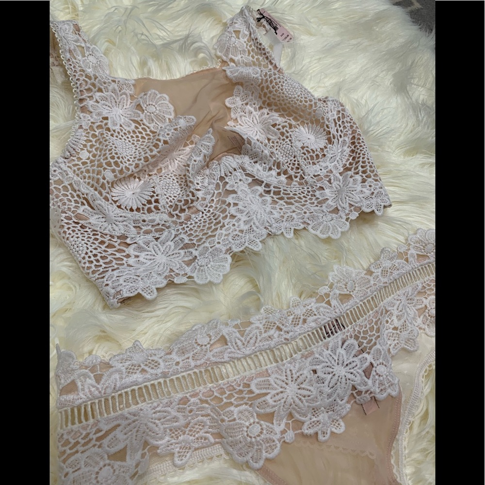 NWT vS Dream Angels High Neck Lace Bra and Panty